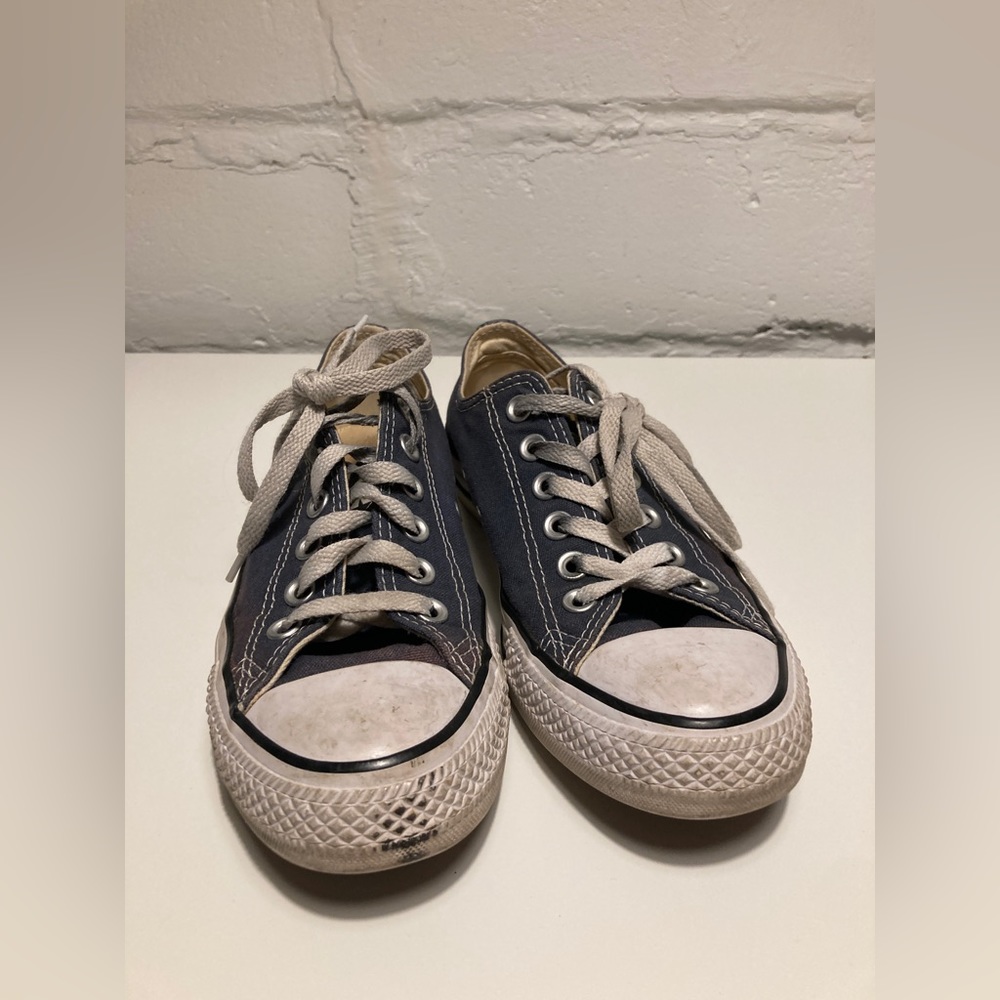 converse low top women’s size 7.5 gray
